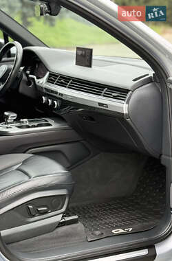 Позашляховик / Кросовер Audi Q7 2019 в 