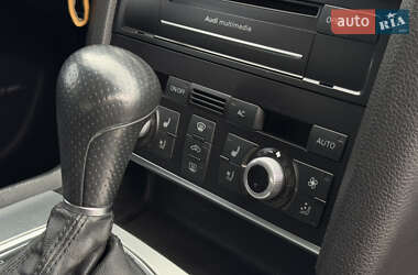 Позашляховик / Кросовер Audi Q7 2011 в 