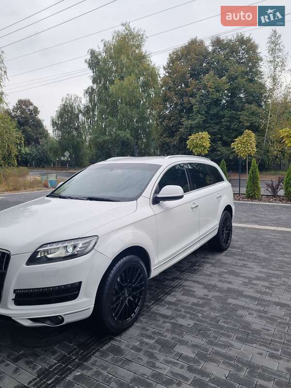 Позашляховик / Кросовер Audi Q7 2013 в  фото Позашляховик / Кросовер Audi Q7 2013 в