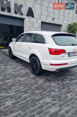 Позашляховик / Кросовер Audi Q7 2013 в  фото 17 Позашляховик / Кросовер Audi Q7 2013 в
