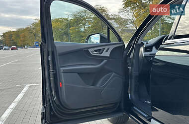 Позашляховик / Кросовер Audi Q7 2017 в  фото 39 Позашляховик / Кросовер Audi Q7 2017 в