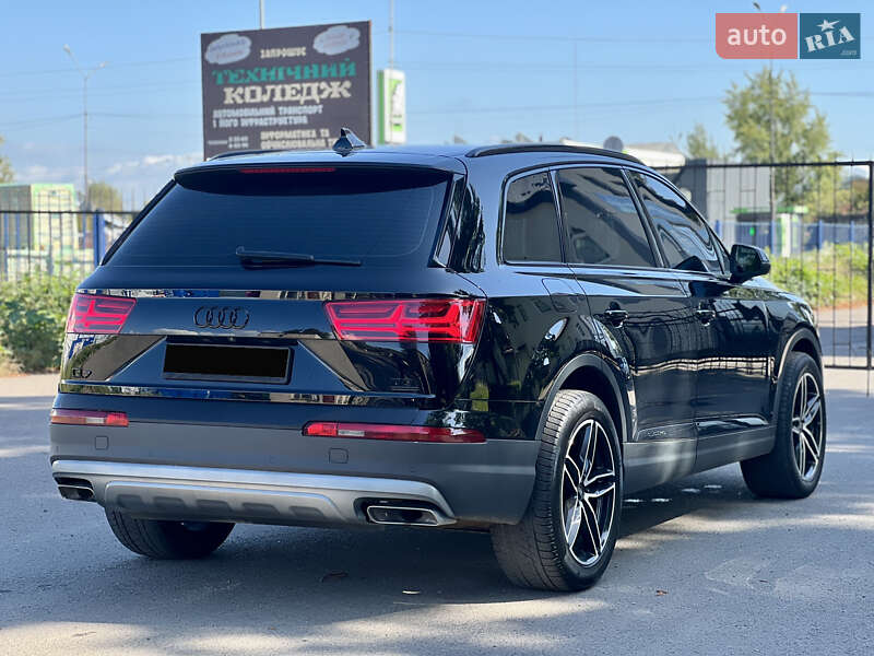 Внедорожник / Кроссовер Audi Q7 2015 в Хусте