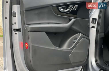 Позашляховик / Кросовер Audi Q7 2015 в  фото 61 Позашляховик / Кросовер Audi Q7 2015 в