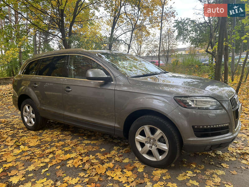 Внедорожник / Кроссовер Audi Q7 2011 в Нетешине