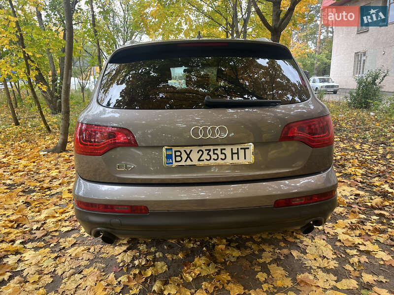 Внедорожник / Кроссовер Audi Q7 2011 в Нетешине