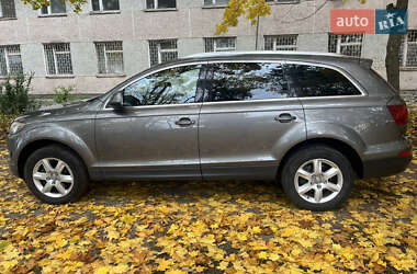 Позашляховик / Кросовер Audi Q7 2011 в 