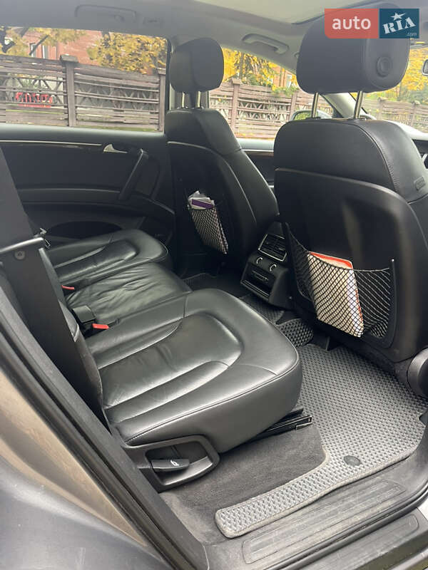 Внедорожник / Кроссовер Audi Q7 2011 в Нетешине