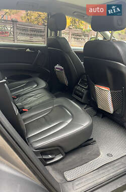 Позашляховик / Кросовер Audi Q7 2011 в 