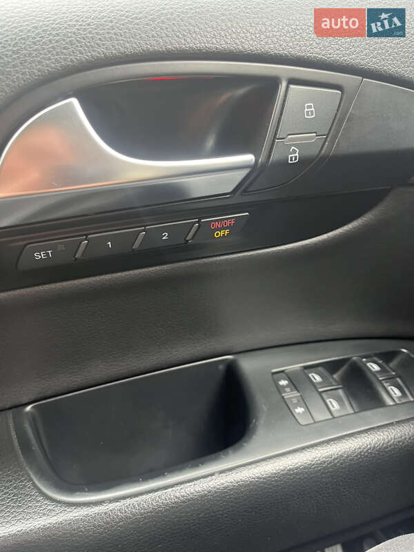 Внедорожник / Кроссовер Audi Q7 2011 в Нетешине