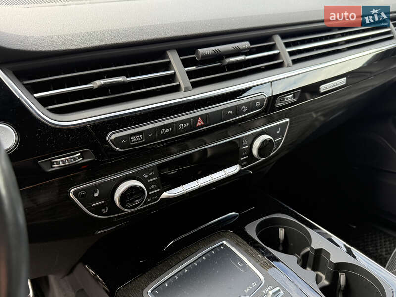 Внедорожник / Кроссовер Audi Q7 2017 в Львове