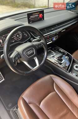 Внедорожник / Кроссовер Audi Q7 2017 в 