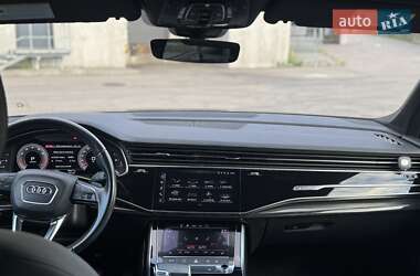 Позашляховик / Кросовер Audi Q7 2021 в 