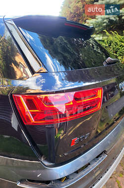 Позашляховик / Кросовер Audi Q7 2019 в 