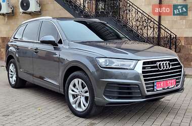 Позашляховик / Кросовер Audi Q7 2019 в 