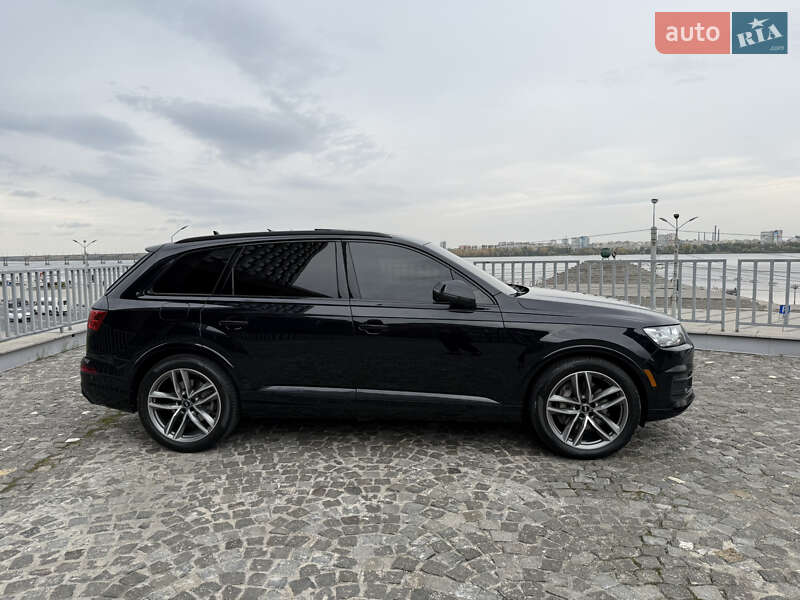 Позашляховик / Кросовер Audi Q7 2016 в Дніпрі