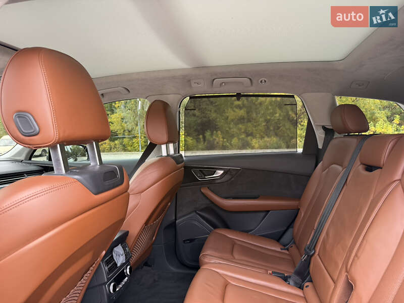 Позашляховик / Кросовер Audi Q7 2016 в Дніпрі