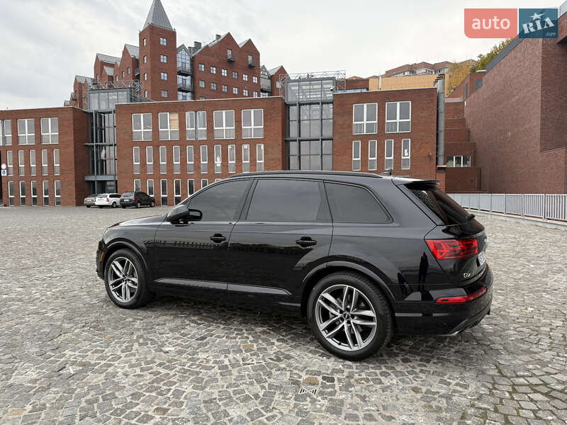 Позашляховик / Кросовер Audi Q7 2016 в Дніпрі