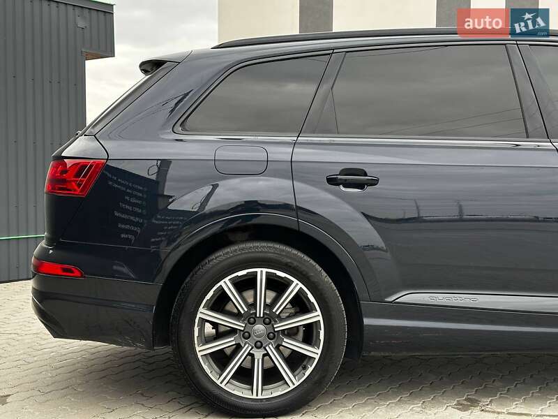 Позашляховик / Кросовер Audi Q7 2016 в Львові