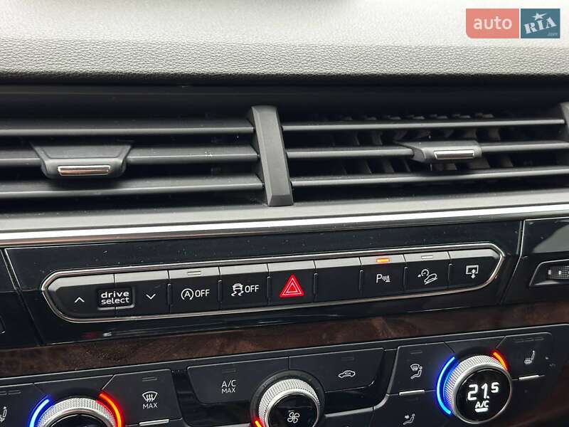 Позашляховик / Кросовер Audi Q7 2016 в Львові