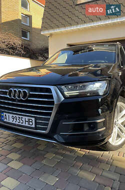 Позашляховик / Кросовер Audi Q7 2017 в 