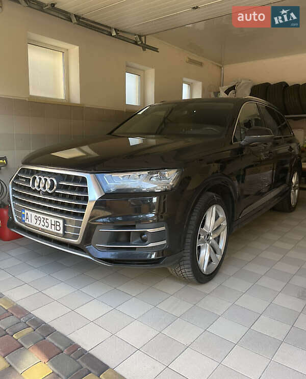 Позашляховик / Кросовер Audi Q7 2017 в 