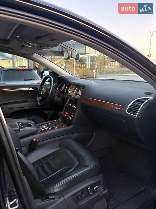 Позашляховик / Кросовер Audi Q7 2015 в Володимирі