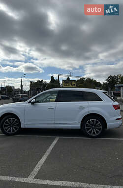Позашляховик / Кросовер Audi Q7 2016 в 