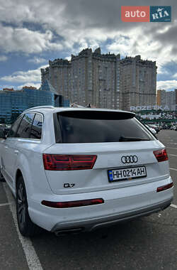 Позашляховик / Кросовер Audi Q7 2016 в 