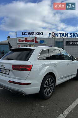 Позашляховик / Кросовер Audi Q7 2016 в 