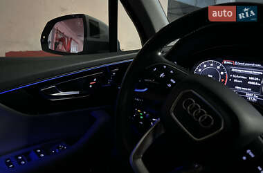 Позашляховик / Кросовер Audi Q7 2016 в 