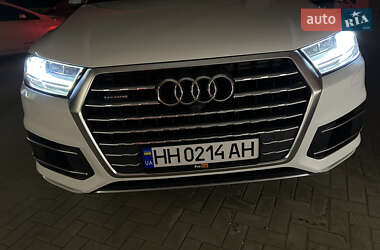 Позашляховик / Кросовер Audi Q7 2016 в 