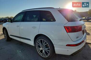 Позашляховик / Кросовер Audi Q7 2019 в 