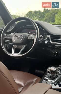 Внедорожник / Кроссовер Audi Q7 2016 в 
