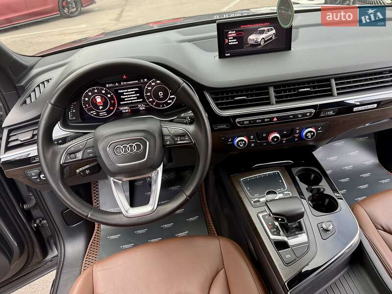 Позашляховик / Кросовер Audi Q7 2016 в Києві
