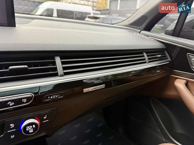 Позашляховик / Кросовер Audi Q7 2016 в Києві