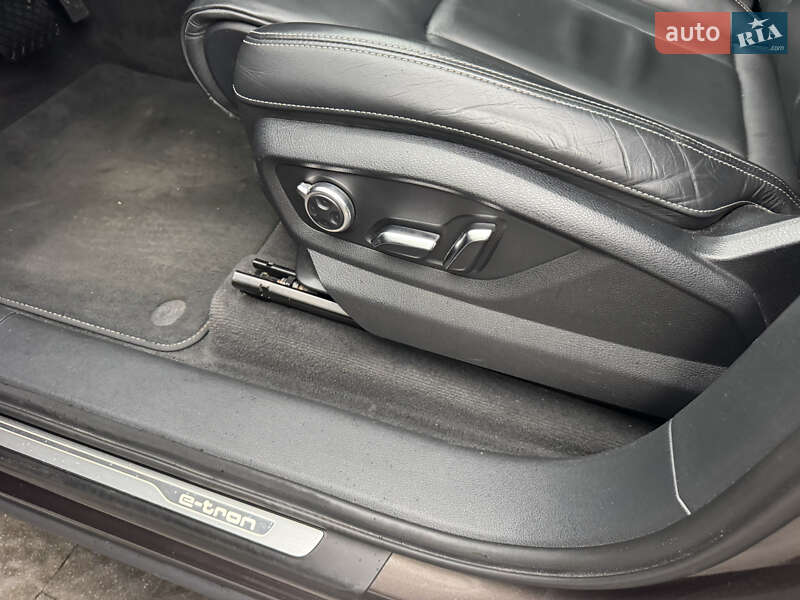 Позашляховик / Кросовер Audi Q7 2016 в Луцьку фото 10 Позашляховик / Кросовер Audi Q7 2016 в Луцьку