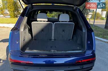 Внедорожник / Кроссовер Audi Q7 2021 в 