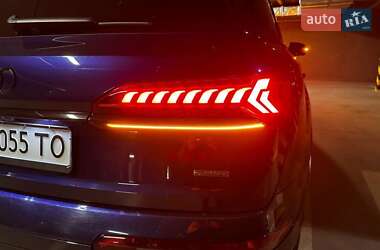 Внедорожник / Кроссовер Audi Q7 2021 в 