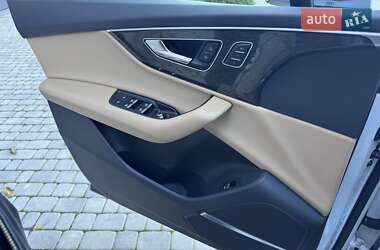 Внедорожник / Кроссовер Audi Q7 2021 в 