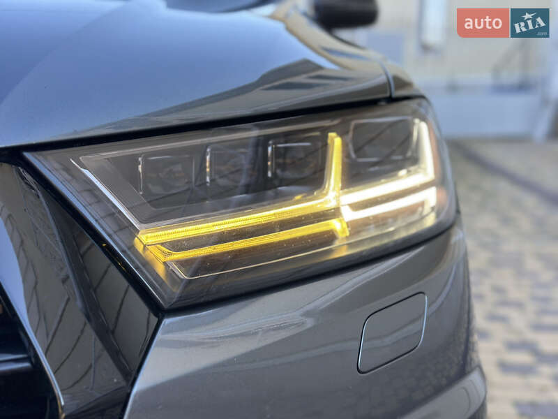 Внедорожник / Кроссовер Audi Q7 2015 в Могилев-Подольске