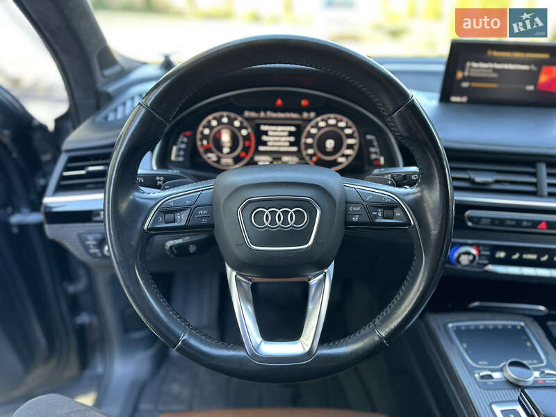 Внедорожник / Кроссовер Audi Q7 2015 в Могилев-Подольске