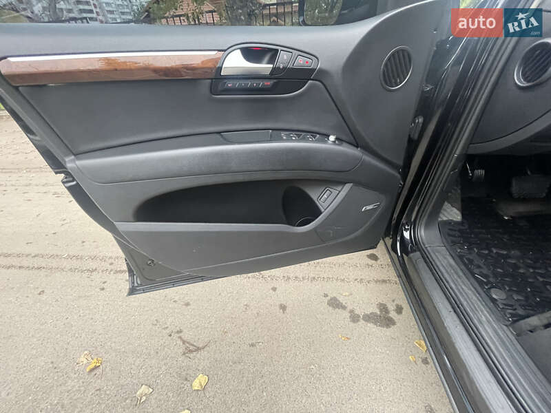 Внедорожник / Кроссовер Audi Q7 2014 в Киеве