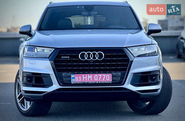 Позашляховик / Кросовер Audi Q7 2017 в  фото 12 Позашляховик / Кросовер Audi Q7 2017 в
