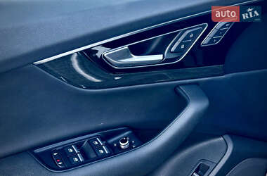 Позашляховик / Кросовер Audi Q7 2017 в  фото 21 Позашляховик / Кросовер Audi Q7 2017 в