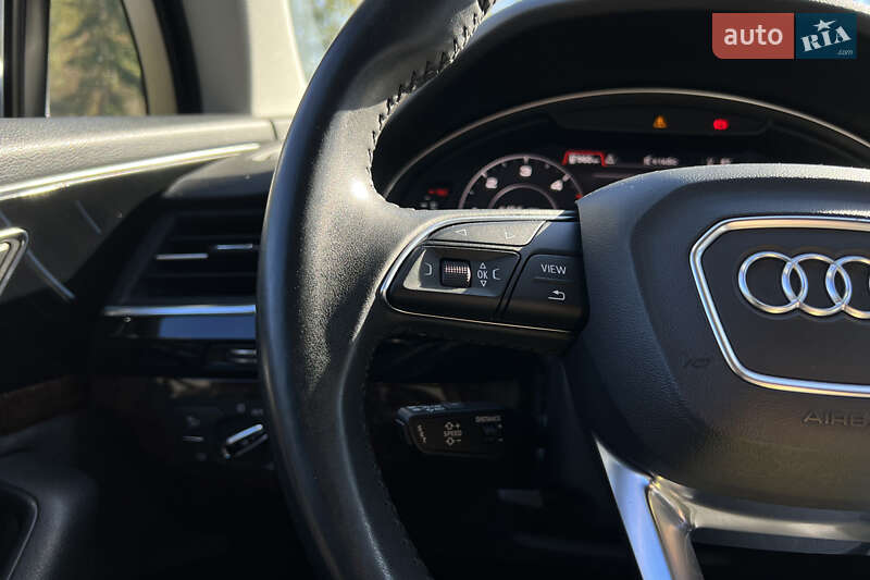 Позашляховик / Кросовер Audi Q7 2017 в Львові