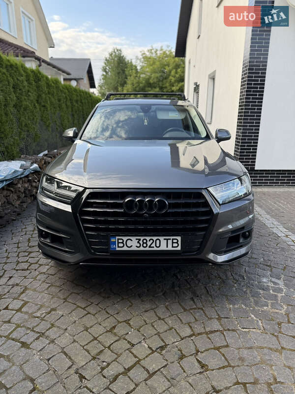 Позашляховик / Кросовер Audi Q7 2019 в 