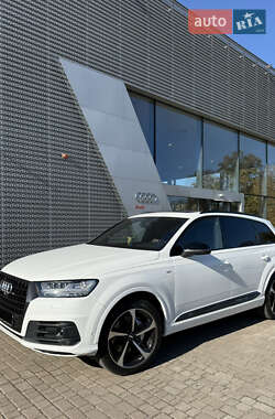 Позашляховик / Кросовер Audi Q7 2017 в  фото 2 Позашляховик / Кросовер Audi Q7 2017 в