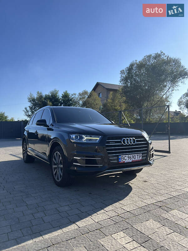 Позашляховик / Кросовер Audi Q7 2017 в Городку