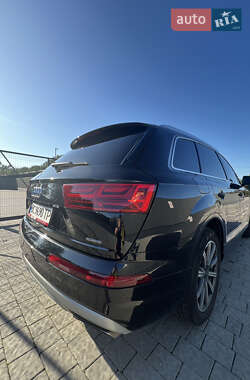Внедорожник / Кроссовер Audi Q7 2017 в 
