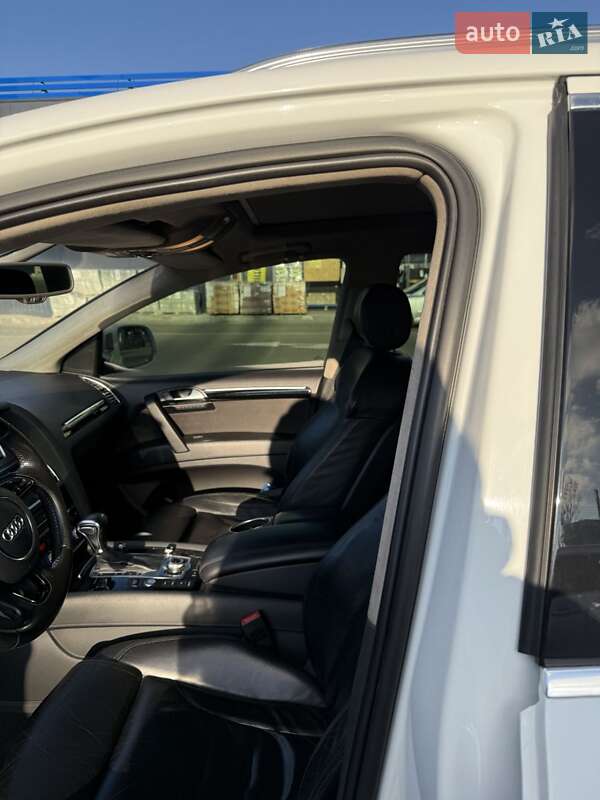 Внедорожник / Кроссовер Audi Q7 2012 в Первомайске